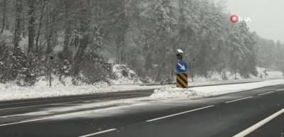 Bolu Dağı ge&ccedil;işinde yoğun kar yağışı