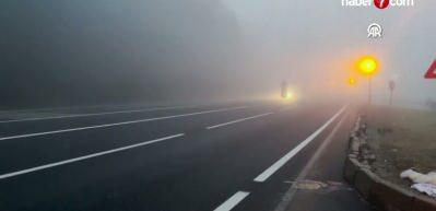 Bolu Dağı&rsquo;nda sis ve sağanak: G&ouml;r&uuml;ş mesafesi d&uuml;şt&uuml;