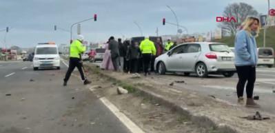 &Ccedil;erkezk&ouml;y&rsquo;de kontrolden &ccedil;ıkan otomobil karşı şeride ge&ccedil;ti: 4 ara&ccedil; birbirine girdi