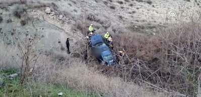  Devrilen otomobildeki 1'i bebek 3 kişi hayatını kaybetti