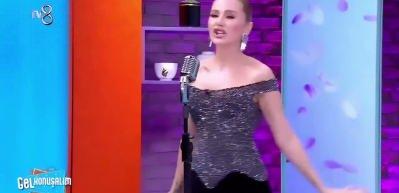 Ece Erken'in "kendi sesimle okudum" dediği şarkı sosyal medyada alay konusu oldu!