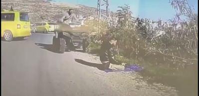 İşgalci Yahudi'den al&ccedil;ak hareket! Aracını namaz kılan Filistinlinin &uuml;zerine s&uuml;rd&uuml; 