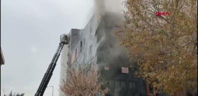 Kadık&ouml;y'de 5 katlı binada yangın