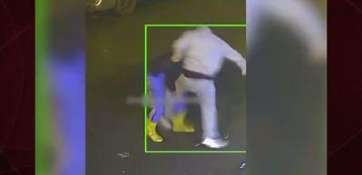 İstanbul'da oto yıkamacıda &ccedil;ıkan kavga izleyenlerin kanını dondurdu!