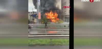 Otomobilde &ccedil;ıkan yangın, ahşap binaya sı&ccedil;radı