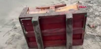 Samsun sahilde sır sandık: &Uuml;zerindeki Rus&ccedil;a yazılar dikkat &ccedil;ekti