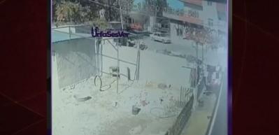 Şanlıurfa'da kontrolden &ccedil;ıkan beton mikseri dehşet sa&ccedil;tı