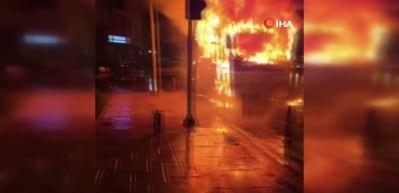 Servis şof&ouml;r&uuml;n&uuml;n dikkati faciayı &ouml;nledi, iş&ccedil;iler saniyelerle yanmaktan kurtuldu