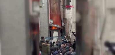 Sultangazi'de bulunan tekstil at&ouml;lyesinde yangın &ccedil;ıktı!