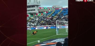 Son dakikada gelen gol&uuml;n sevinci k&acirc;busa d&ouml;nd&uuml;! Patson Daka boynundan sakatlandı