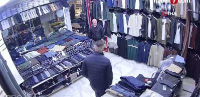 Y&uuml;rekleri ısıtan anlar: Esnaftan don sendromlu gence kazak