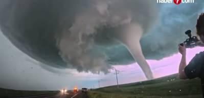 ABD'de hortum faciası! G&ouml;r&uuml;nt&uuml;ler hayrete d&uuml;ş&uuml;rd&uuml;