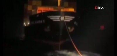 &Ccedil;anakkale Boğazı'nda arızalanan dev gemi r&ouml;mork&ouml;rlerle kurtarıldı