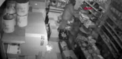 Gaziantep'te kan donduran olay: K&uuml;&ccedil;&uuml;k kızı darbedip defalarca bı&ccedil;akladı