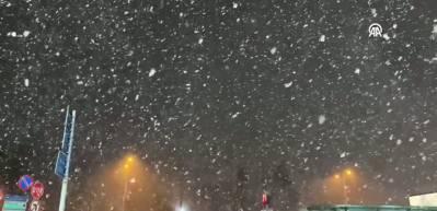 İstanbul'da kar yağışı hayatı olumsuz etkiledi