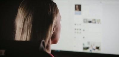 Klinik psikologdan sosyal medya ve yapay zeka uyarısı! Kontrols&uuml;z bilgi akışı kaygıyı besliyor