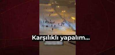 Siirt'te devriye gezen ekiple vatandaşların kar topu eğlencesi g&uuml;ld&uuml;rd&uuml;
