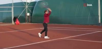 10 yaşında milli takıma se&ccedil;ildi, 16 turnuvada set vermeden şampiyon oldu