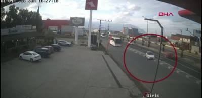 Manisa'da dikkatsizlik sonucu meydana gelen kazada y&uuml;rekler ağza geldi