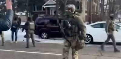 ABD'de polis cinayeti: Vurulan kadına m&uuml;dahale etmek isteyen doktora izin verilmedi!