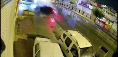 Adana'da feci kaza O anlar kamerada
