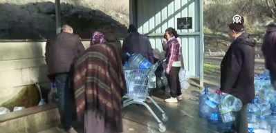 Ankara&rsquo;da su kesintisi &ccedil;ilesi: Vatandaşlar bidonlarla &ccedil;eşme kuyruğunda