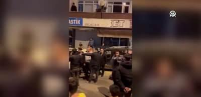 Bah&ccedil;elievler'de kontrolden &ccedil;ıkan kamyonet 4 ara&ccedil; ile İETT otob&uuml;s&uuml;ne &ccedil;arptı