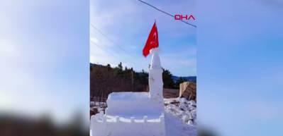 Bakanlık, kardan Kız Kulesi yapan &ccedil;ocukları İstanbul'a davet etti