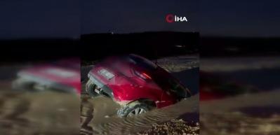 Bursa'da korkun&ccedil; ihmal! S&uuml;r&uuml;c&uuml; bataklığa g&ouml;m&uuml;lmekten son anda kurtuldu