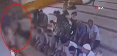 Camide namaz kılan komşusunu &ouml;ld&uuml;ren sanıktan kardeşine tehdit