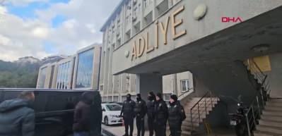 Duruşma &ccedil;ıkışında arbede: Zonguldak'ta babaanne ile 2 torunu &ouml;ld&uuml;r&uuml;lm&uuml;şt&uuml;!