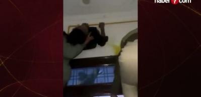 Hindistan'da bir hırsız havalandırma deliğinde mahsur kaldı