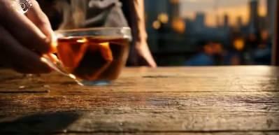 İrfan Can Kahveci'nin transfer videosunda Emre Bel&ouml;zoğlu detayı