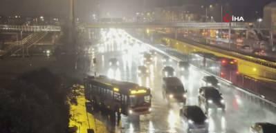 İstanbul Valiliği fırtına bilan&ccedil;osunu a&ccedil;ıkladı!