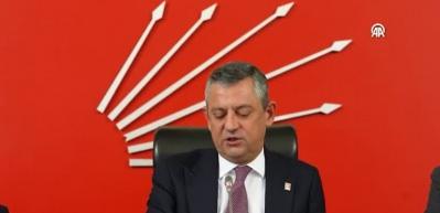 &Ouml;zg&uuml;r &Ouml;zel&rsquo;den milletvekillerini şoke eden &ccedil;ıkış: Hepinizi seviyorum, biriniz hari&ccedil;!