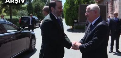 Savunma Bakanı Yaşar G&uuml;ler ,Suriyeli meslektaşıyla telefonda g&ouml;r&uuml;şt&uuml;