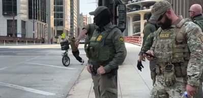 Tazı gibi onlarca askerin arasından ka&ccedil;mayı başardı!