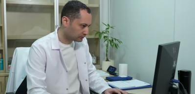 Uzman isim aileleri uyardı: Kep&ccedil;e kulak &ouml;zg&uuml;ven kaybına yol a&ccedil;abiliyor