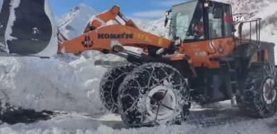 Van-&Ccedil;atak karayolu ulaşıma kapatıldı