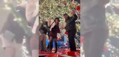 Yeni yıla damga vuran evlilik teklifi: Platform &ccedil;&ouml;kt&uuml;, teklifi yerde tamamladı!