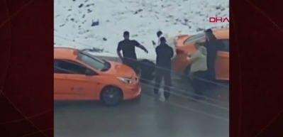 Ankara'da 5 kişi bir kişiyi yol ortasında tekme ve yumrukla darp etti 