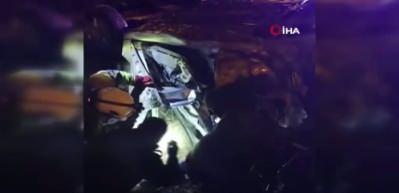 Antakya-İskenderun yolunda feci kaza: 2 &ouml;l&uuml;, 3 yaralı