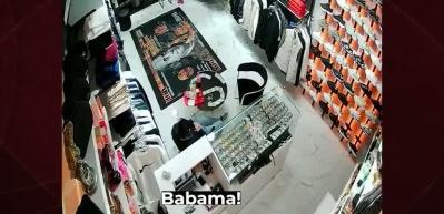  Antalya'da y&uuml;rekleri ısıtan diyalog! Babasına hediye almak isteyen esnaftan anlamlı jest