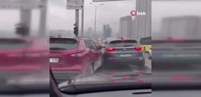 Beylikd&uuml;z&uuml;'nde "kaynak&ccedil;ı" kaza yaptı, gen&ccedil;ler tekme tokat saldırdı!