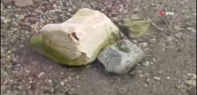 Deniz suyu &ccedil;ekildi; Roma d&ouml;nemine ait mermer kaide bulundu