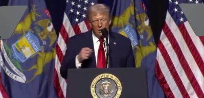 Donald Trump eski ABD Başkanı Biden'ın taklidini yaptı