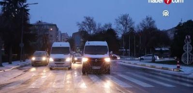 Edirne'de kar ve buzlanma zincirleme trafik kazalarına neden oldu