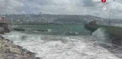 Ege denizi'nin g&uuml;neyinde fırtına bekleniyor, deniz ulaşımı aksayabilir