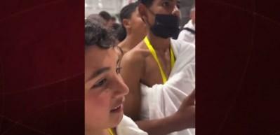 G&ouml;zyaşları Kabe'nin &ouml;rt&uuml;s&uuml;ne karıştı! Gazzeli yetimler Beytullah'a kavuştu