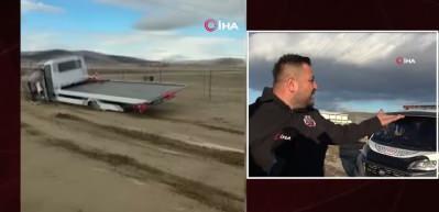 Isparta'da ara&ccedil; kurtarmaya giden 3 &ccedil;ekici &ccedil;amura saplandı! İşte fıkra gibi olay